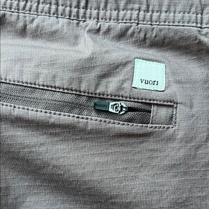 Vuori Taupe Performance pants large